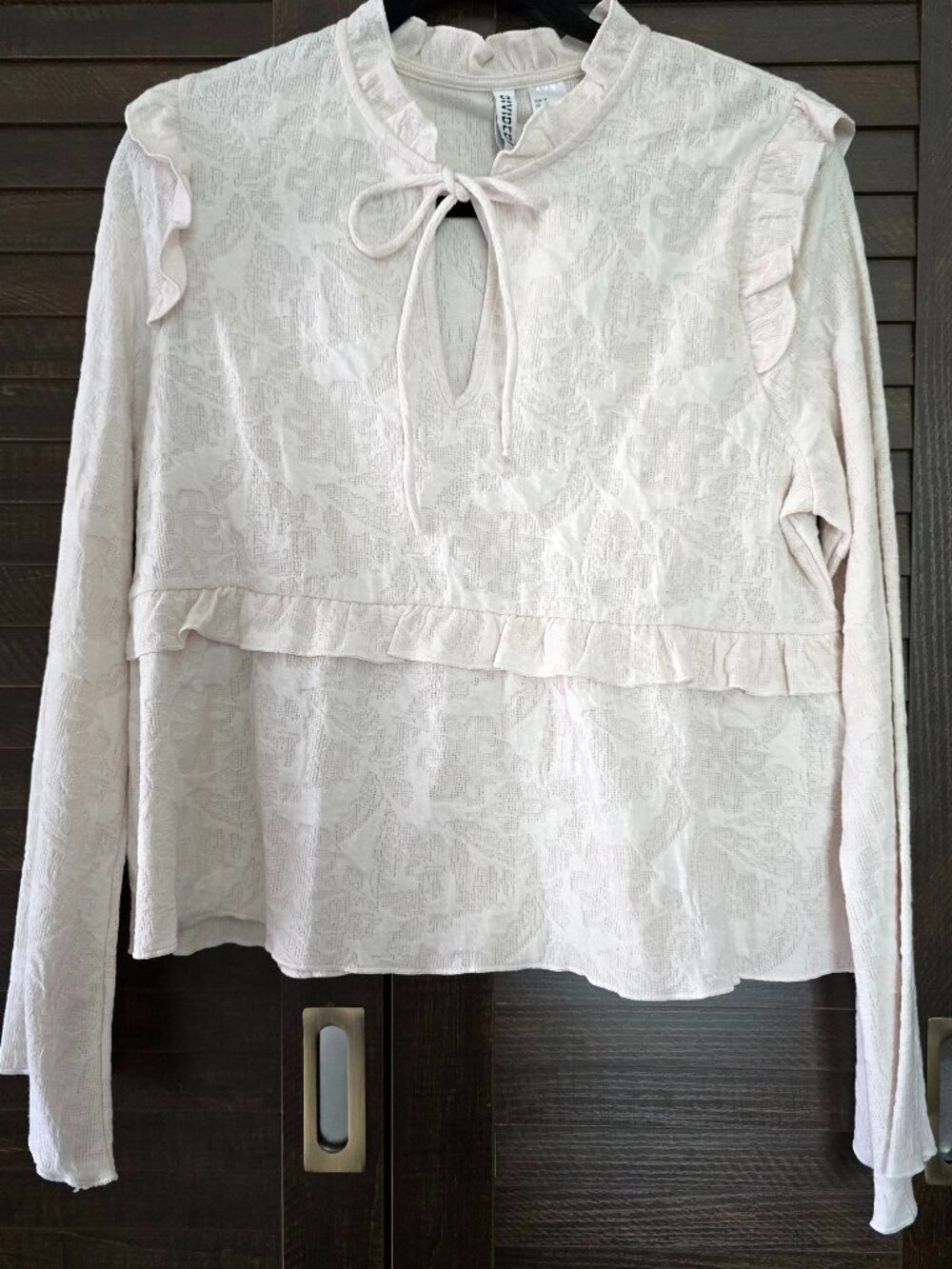 NWT H&M Divided Cream Floral Jacquard Ruffle Blouse Tie Neck Flared Sleeves Size